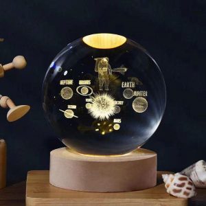 گوی کریستال چراغ‌دار پایه‌چوبی